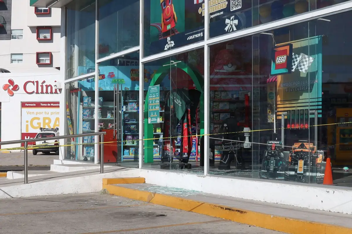 Dan segundo cristalazo a Juguetron de Huexotitla en menos de dos meses