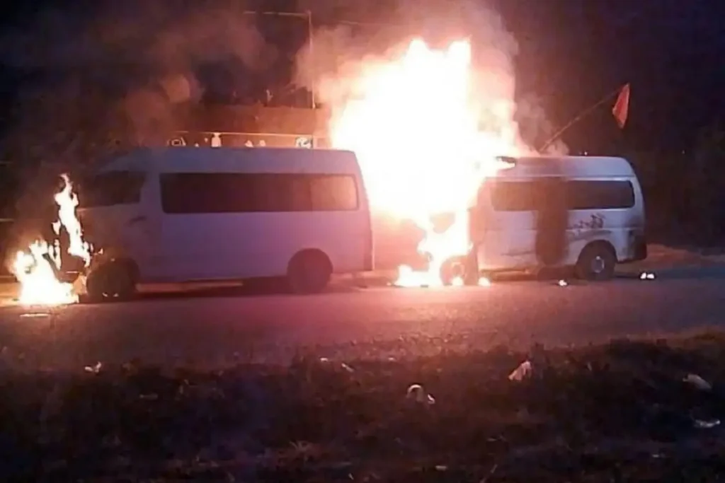 Incendian cuatro unidades de la ruta Malacatepec