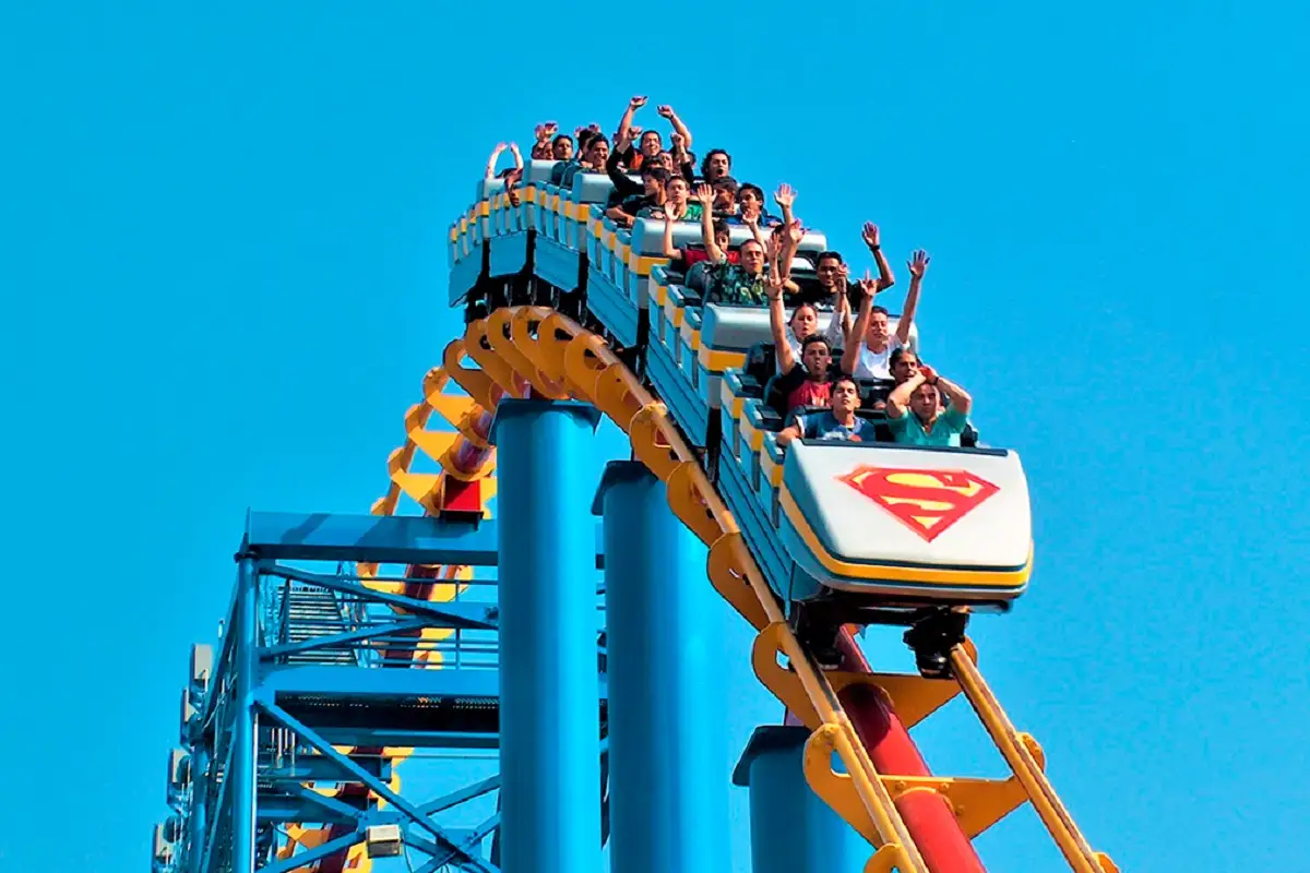 Joven de 17 años muere en Six Flags tras subirse a la montaña rusa de Superman 1 Joven de 17 años muere en Six Flags tras subirse a la montaña rusa de Superman