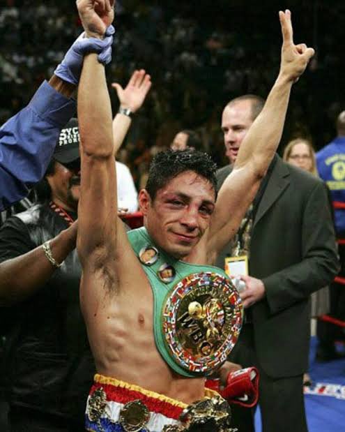 Muere el ex boxeador Israel Magnifico Vázquez tras perder la lucha contra el cáncer