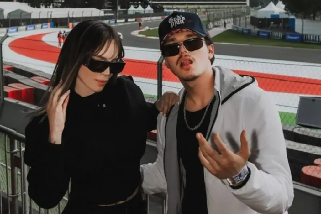 Captan a Belinda y Gabito Ballesteros dándose un beso