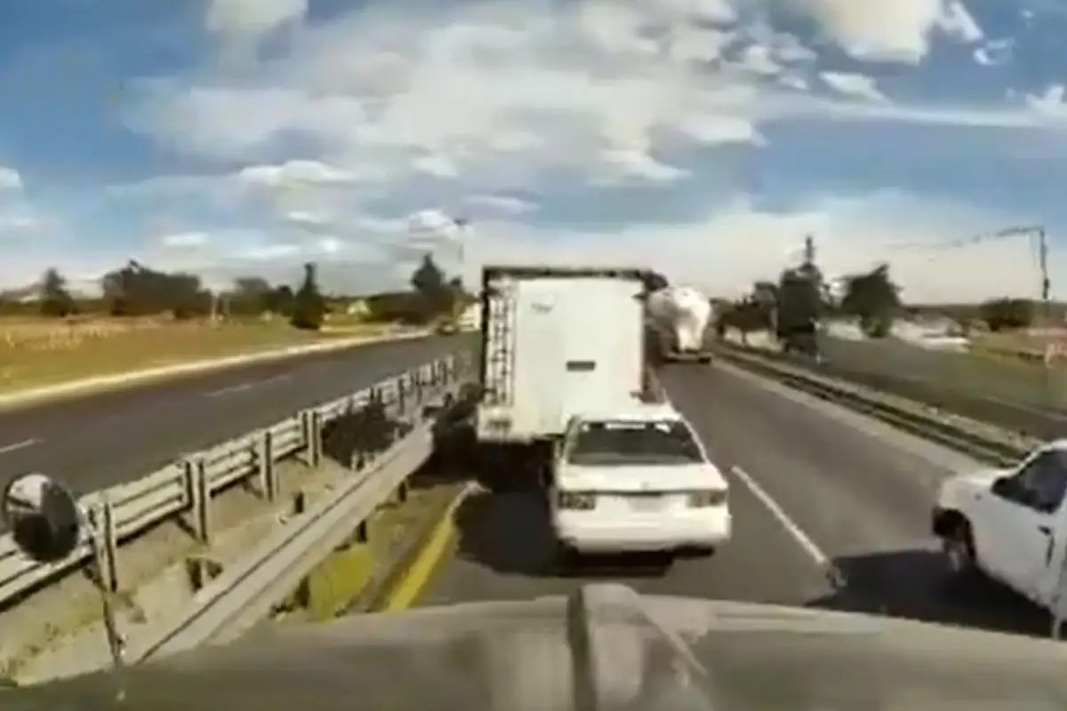 (VIDEO) Así fue el choque en la Puebla-Orizaba que dejó dos muertos 1 (VIDEO) Así fue el choque en la Puebla-Orizaba que dejó dos muertos