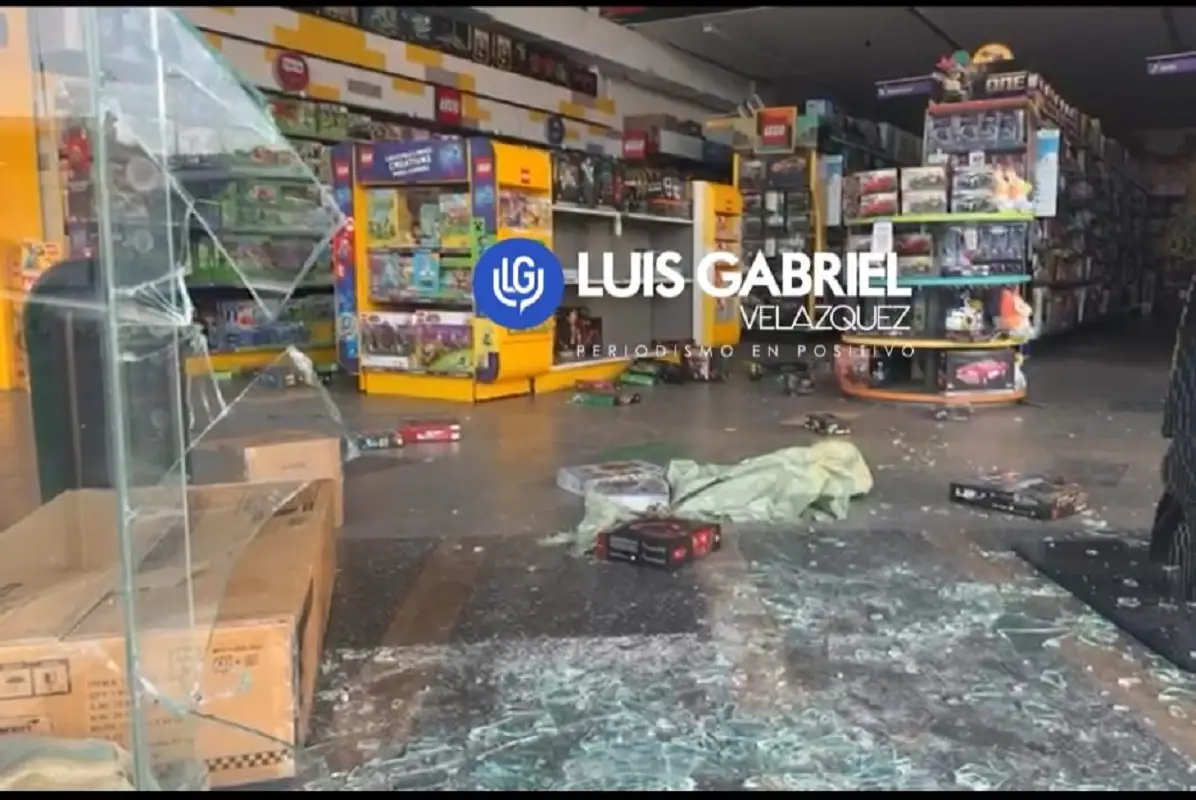 Un hombre se desvanece y muere en la CAPU, ¿Qué sucedió? 2 Dan segundo cristalazo a Juguetron de Huexotitla en menos de dos meses