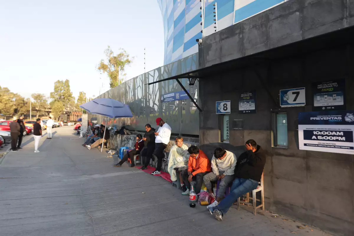 Aficionados acampan en el Cuauhtémoc por boletos de la final América vs Monterrey