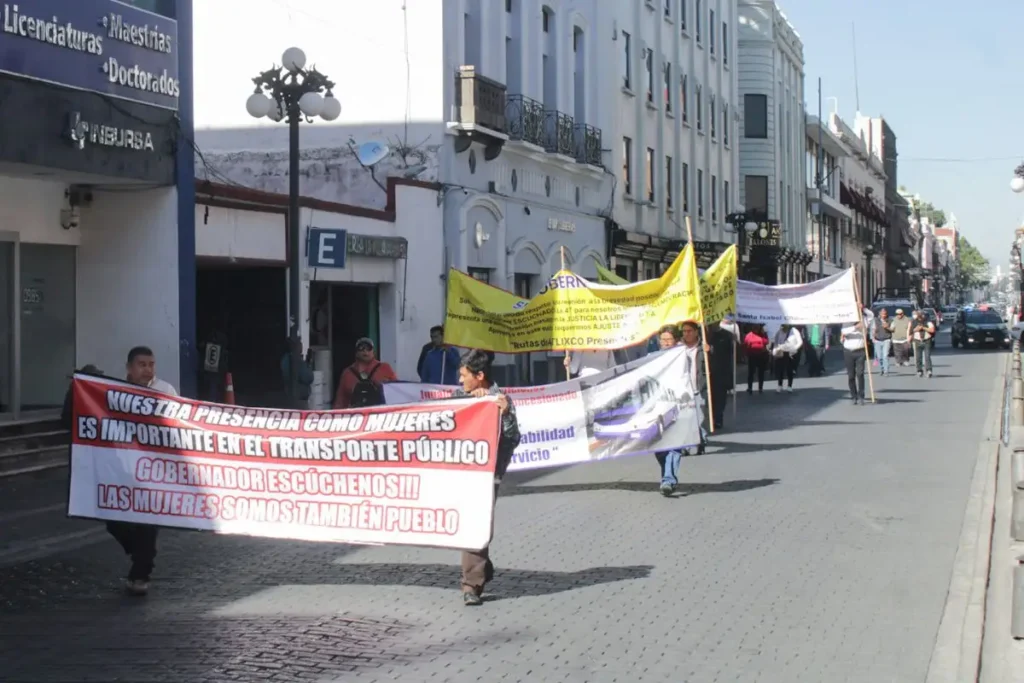 Fracasa el paro del transporte público en Puebla