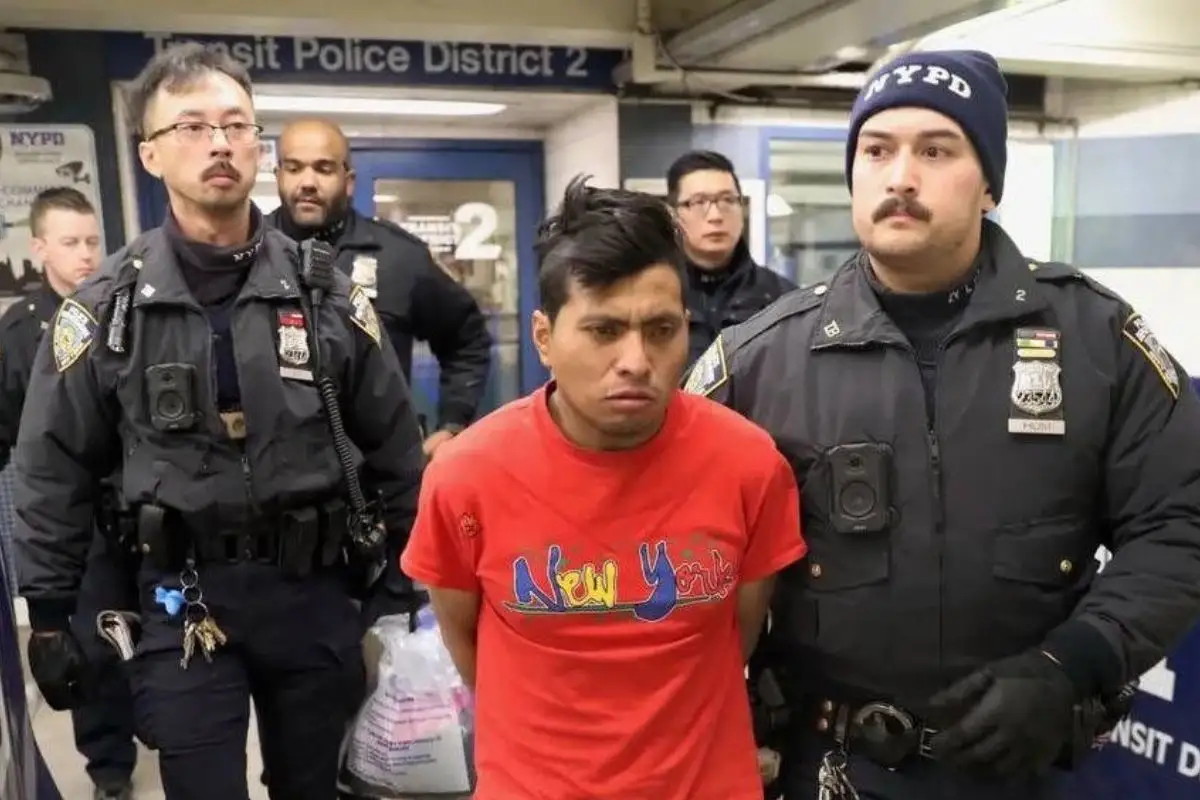 Este es el hombre que quemó viva a una mujer en el metro de Nueva York 1 Este es el hombre que quemó viva a una mujer en el metro de Nueva York