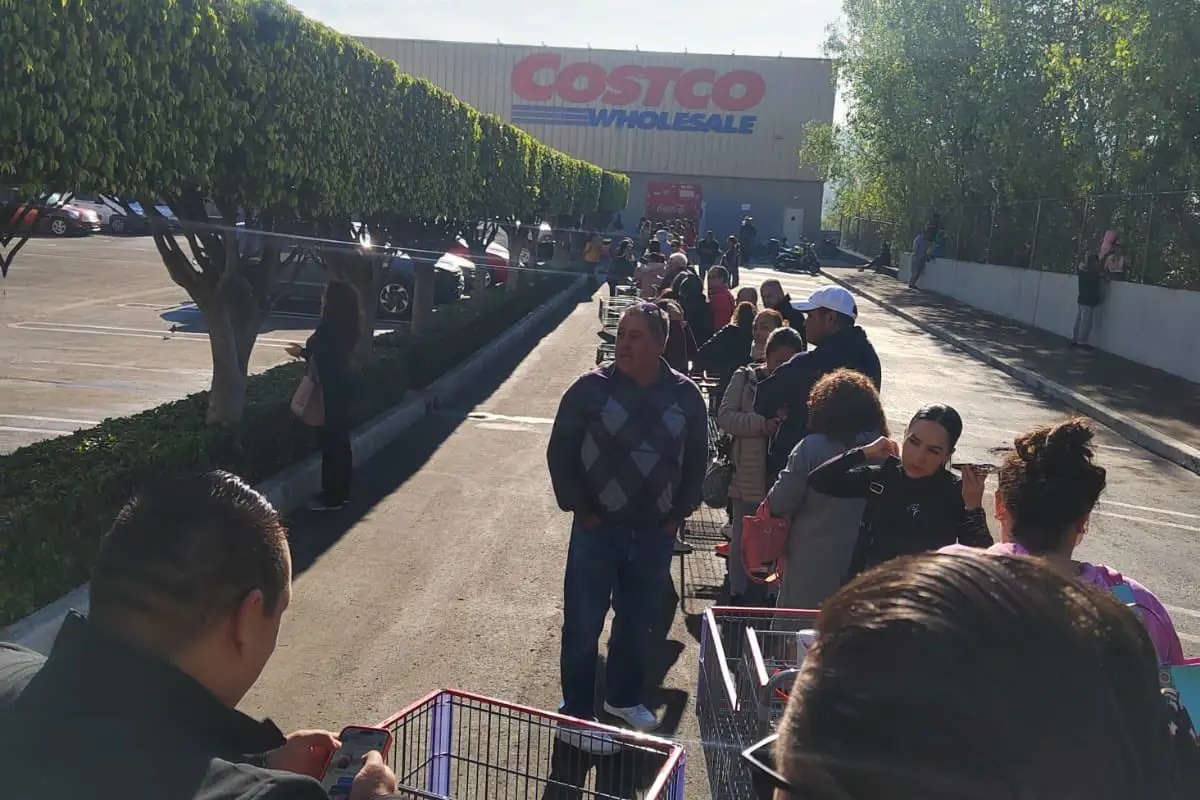 Así se ven las largas filas en Costco por compras navideñas de último momento 1 Así se ven las largas filas en Costco por compras navideñas de último momento