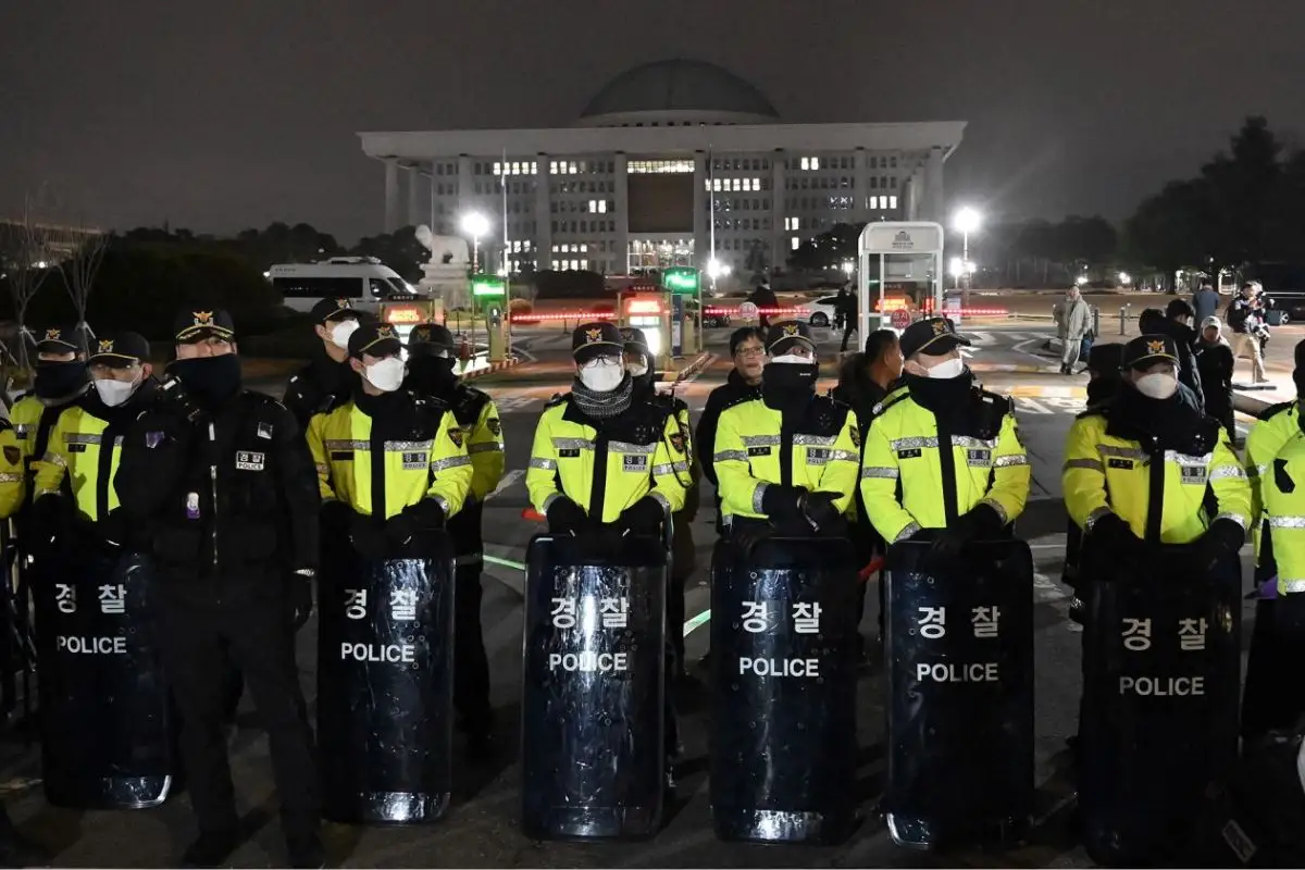 Embajada de México pide calma a connacionales tras ley marcial en Corea del Sur 1 Embajada de México pide calma a connacionales tras ley marcial en Corea del Sur