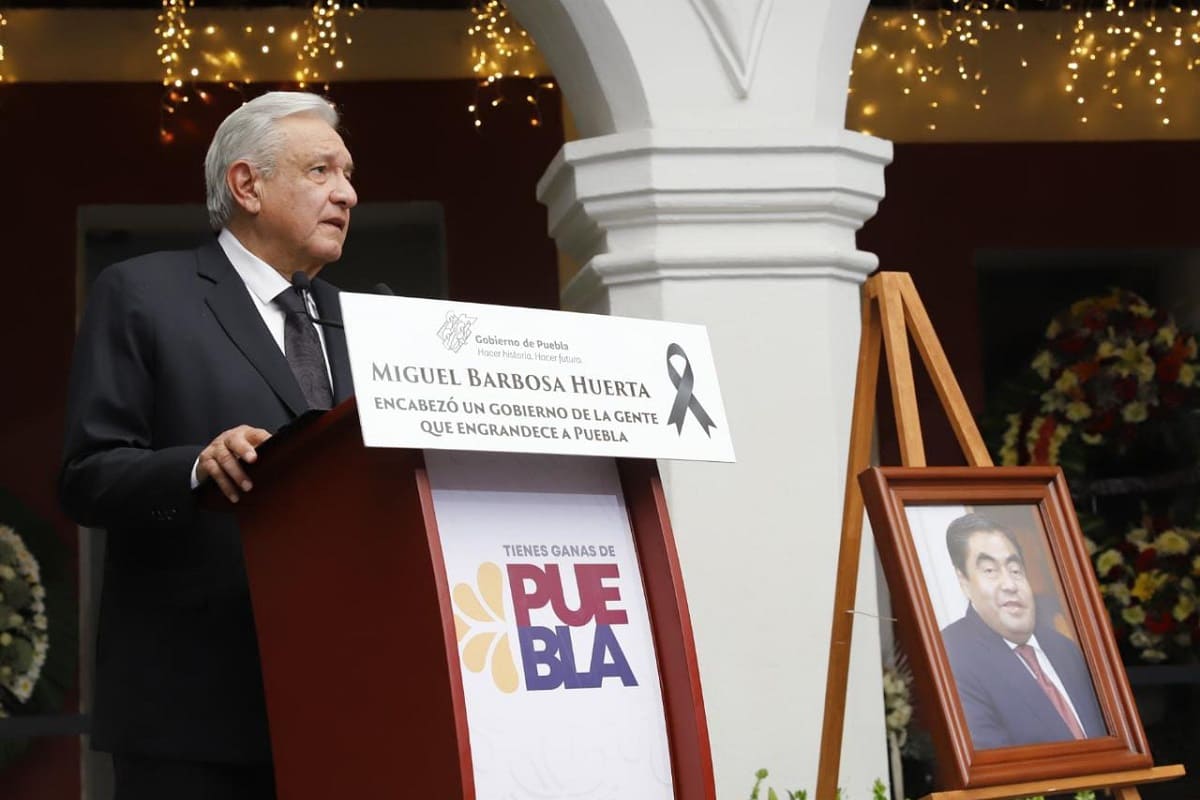 lopez obrador en funeral de barbosa 1