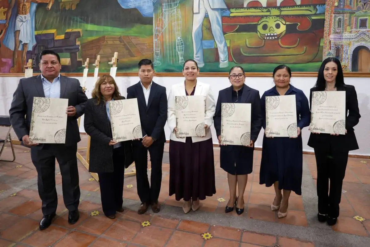 Entrega Lupita Cuautle Títulos Primordiales y Decreto Fundacional a Juntas Auxiliares de San Andrés Cholula 1 Entrega Lupita Cuautle Títulos Primordiales y Decreto Fundacional a Juntas Auxiliares de San Andrés Cholula