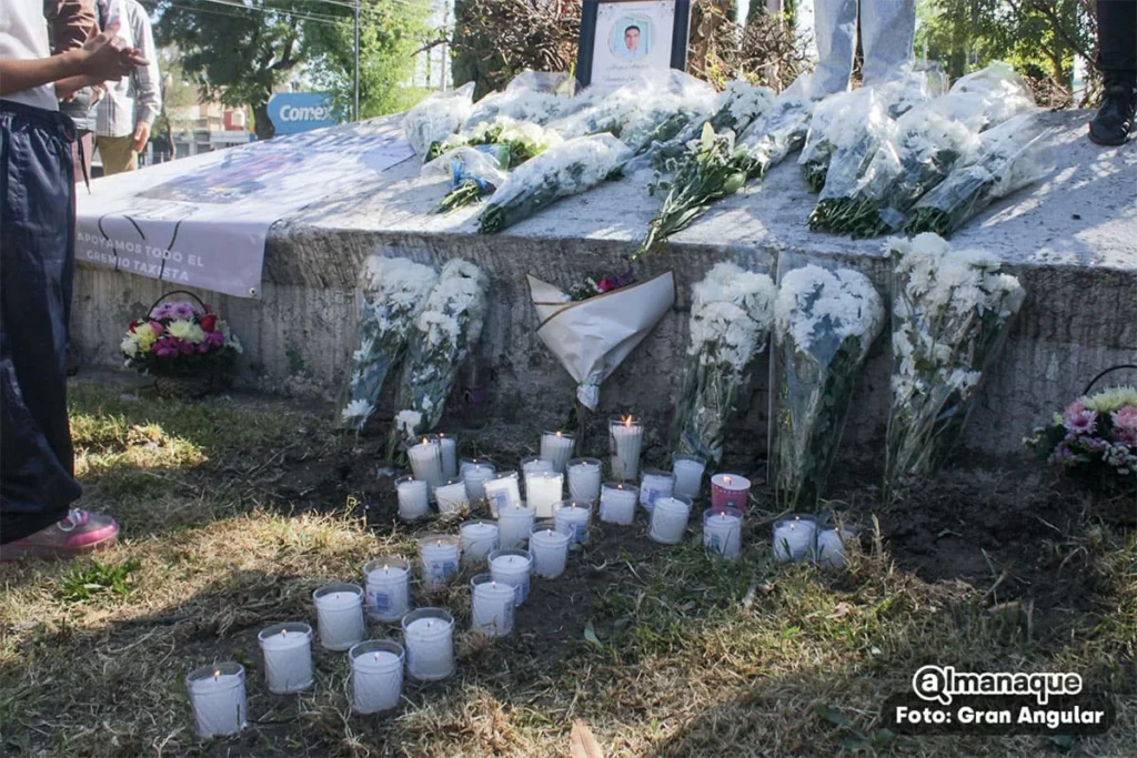 Taxistas encabezan caravana para exigir justicia por Alberto Fuentes
