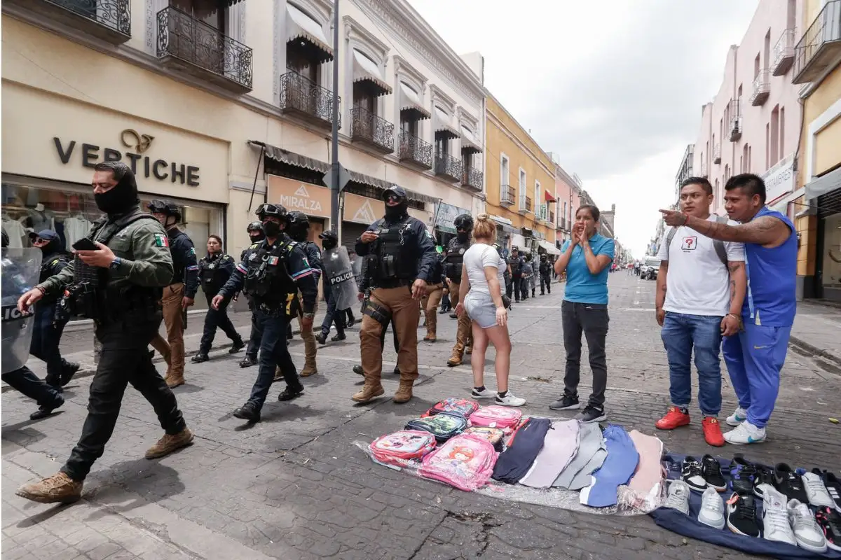 Policía municipal controlará a ambulantes si se mantienen las riñas en el Centro de Puebla 1 Policía municipal controlará a los ambulantes si se mantienen las riñas en el Centro de Puebla