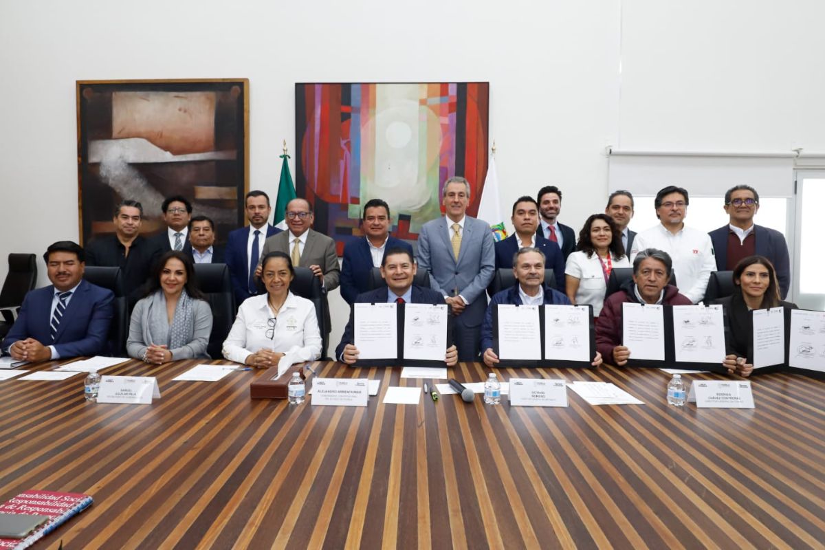 Puebla, de los primeros estados en firmar convenio para reactivación de vivienda 1 puebla firma convenio de vivienda con el infonavit