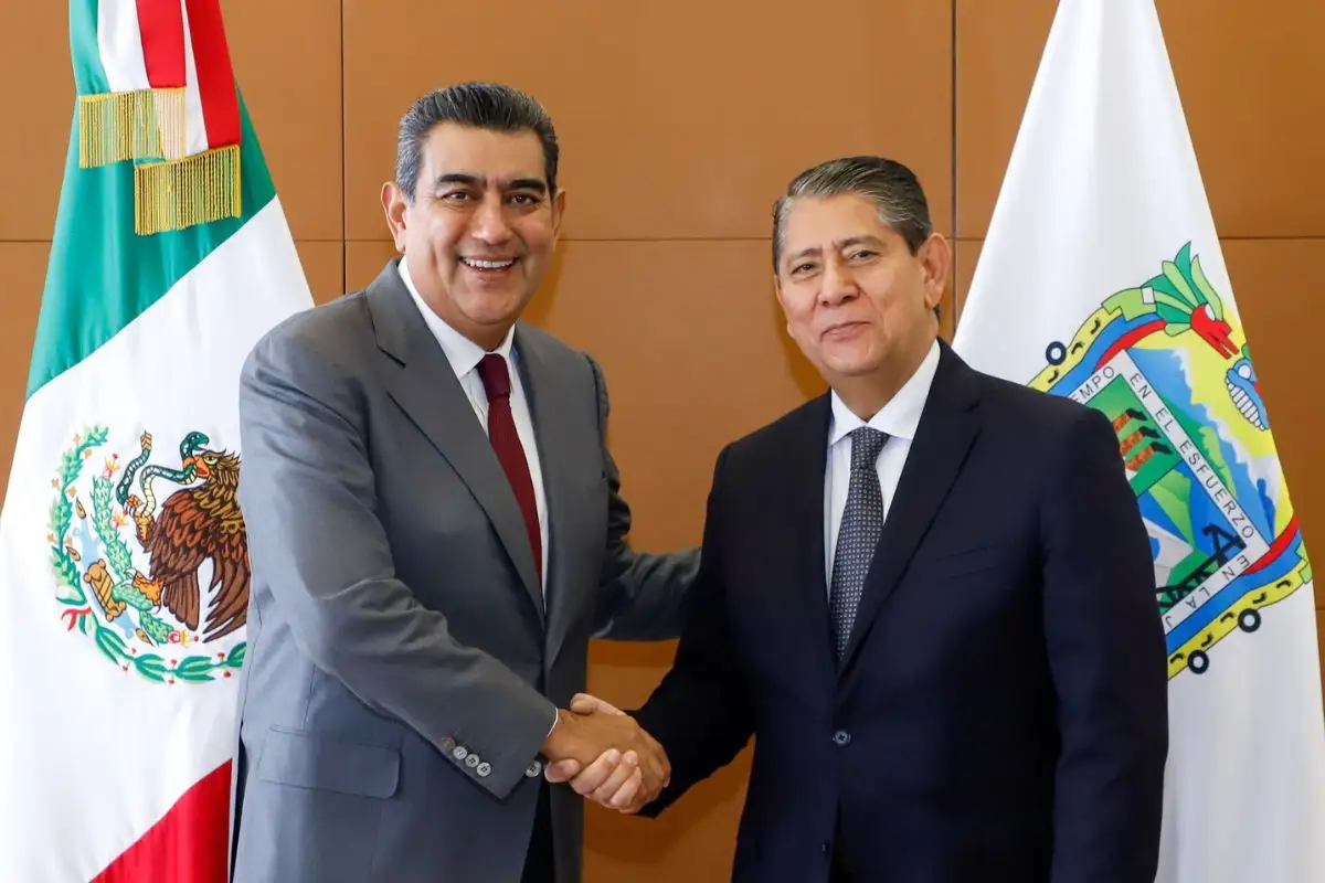 “Es un gran funcionario”, asegura Sergio Salomón de Gilberto Higuera tras renuncia como fiscal de Puebla 1 Gobernador habla de la renuncia de Gilberto Higuera