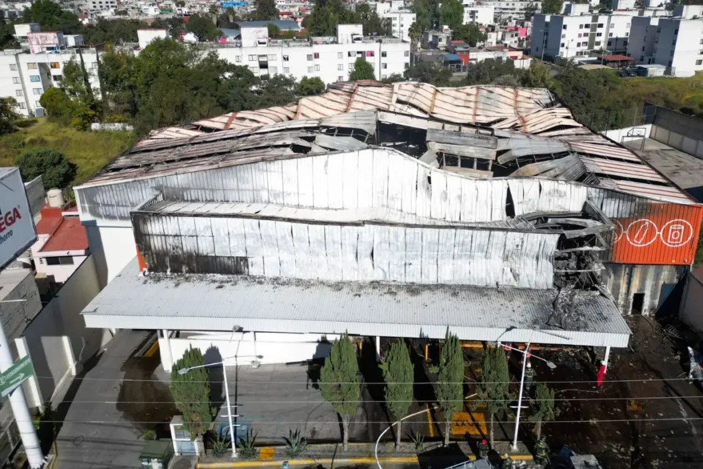 Fiscalía de Puebla investiga si era indigente el responsable de prender fuego a la Gran Bodega