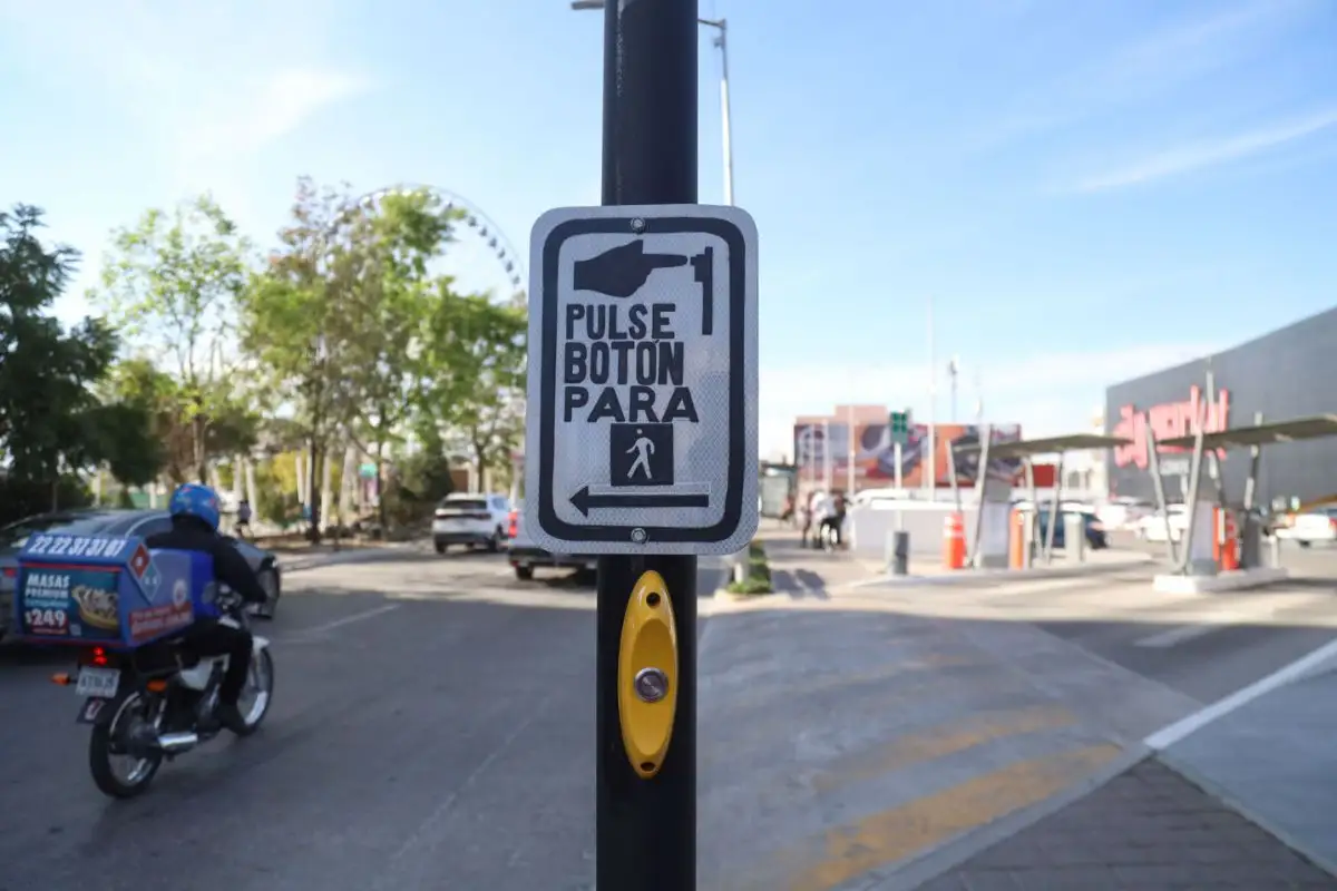 Así funcionan los nuevos semáforos inteligentes en avenida Osa Mayor 1 Así funcionan los nuevos semáforos inteligentes en avenida Osa Mayor