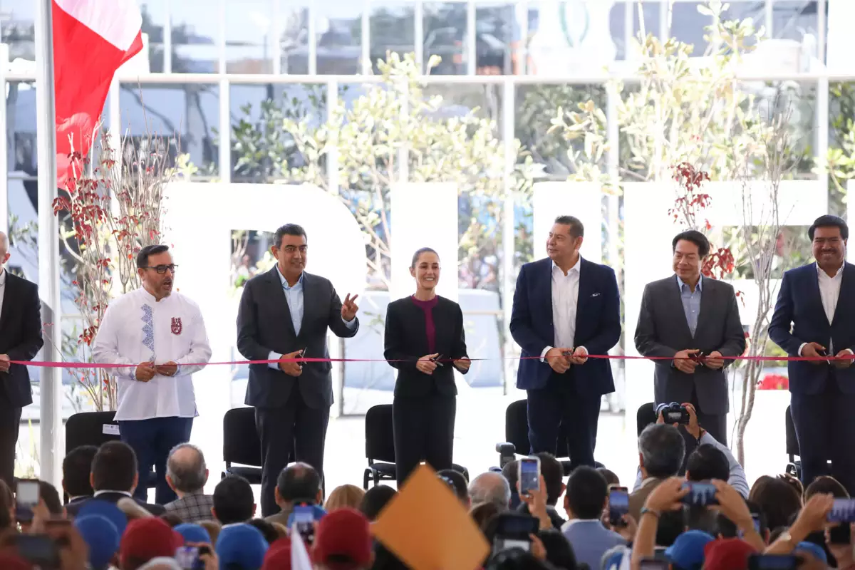 Claudia Sheinbaum inaugura el CECYT 20 y UPII del IPN, obras emblemáticas de Sergio Salomón