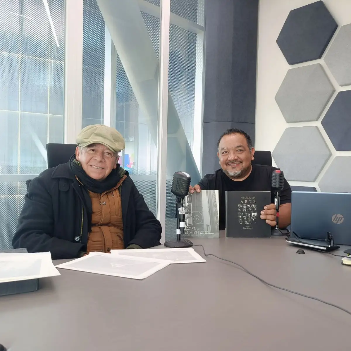 159 escritoras mexicanas captadas por la lente de Barry Domínguez