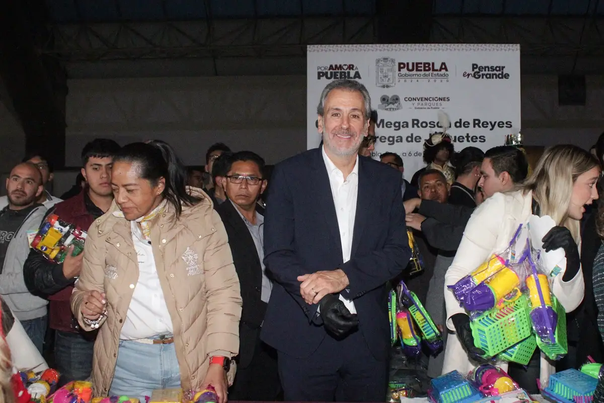 Alejandro Armenta y Pepe Chedraui entregan juguetes a niños de diversos municipios de Puebla