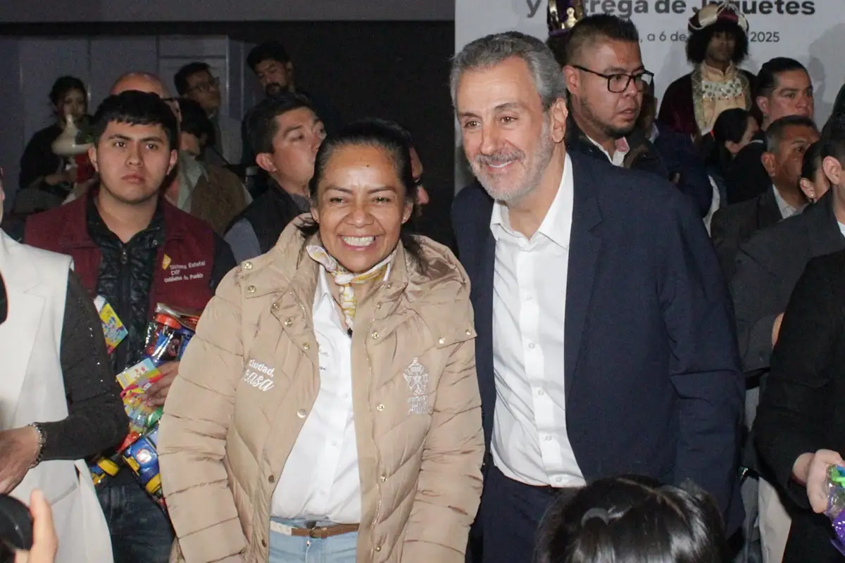 Alejandro Armenta y Pepe Chedraui entregan juguetes a niños de diversos municipios de Puebla