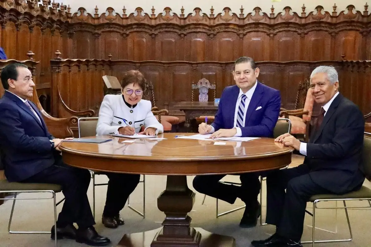 Armenta refrenda respeto a autonomía universitaria al signar convenio con la BUAP 1 Armenta refrenda respeto a autonomía universitaria al signar convenio con la BUAP