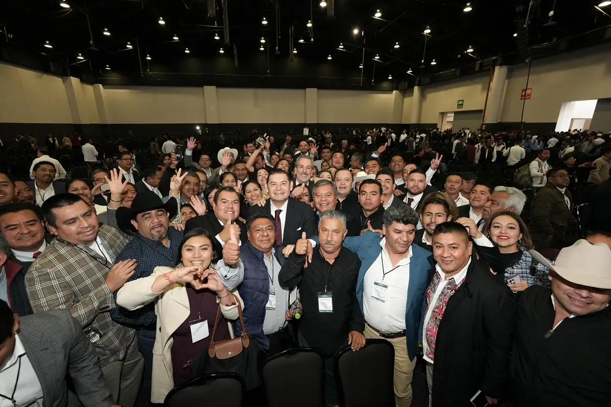 Armenta y Pepe Chedraui acompañan a Claudia Sheinbaum al encuentro Nacional Municipal 2025