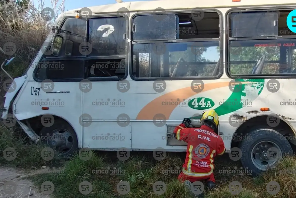 Autobús de la Ruta 44 A cae a una barranca en Lomas de San Jerónimo 1 Autobús de la Ruta 44 A cae a una barranca en Lomas de San Jerónimo
