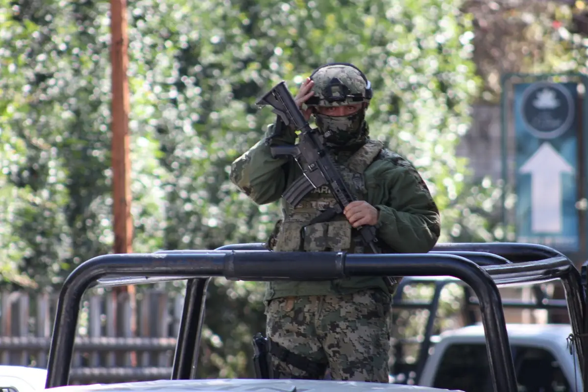 Cateo en La Calera FGE y SEMAR aseguran armas y detienen a presuntos delincuentes