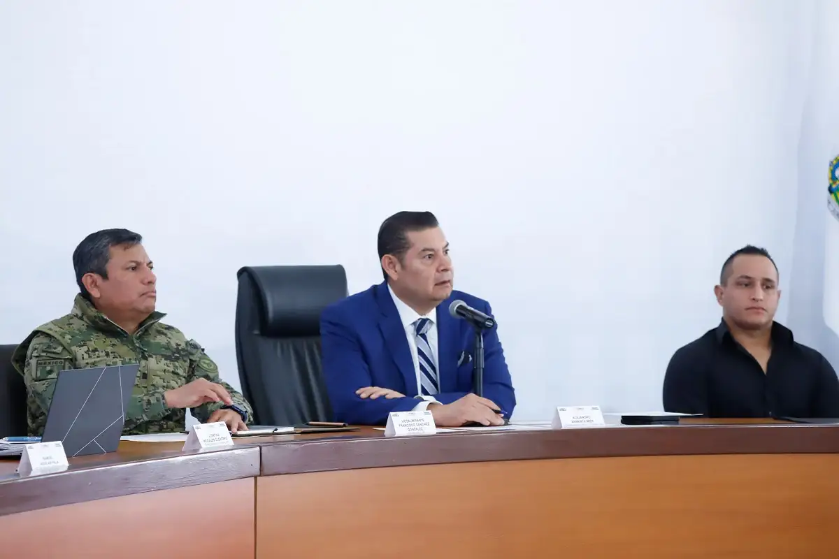Combate eficaz y coordinado contra la delincuencia: Alejandro Armenta 1 Combate eficaz y coordinado contra la delincuencia Alejandro Armenta