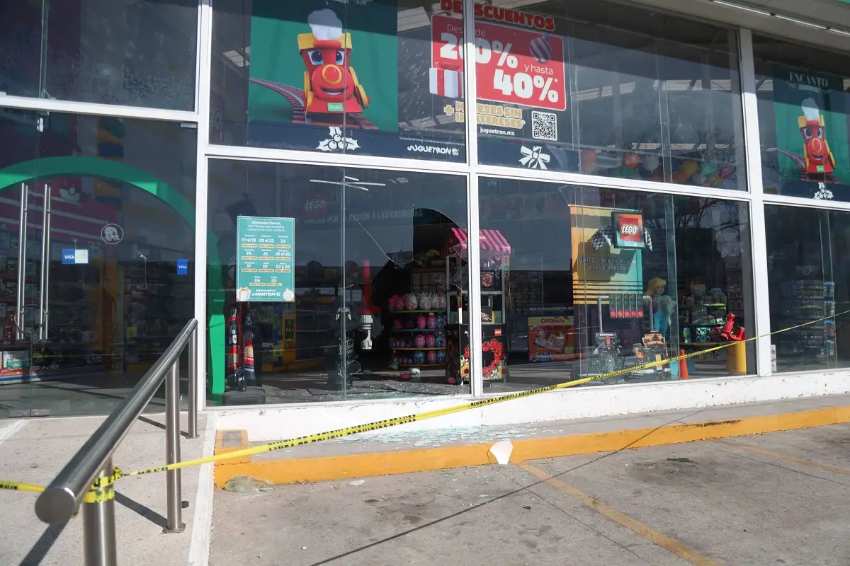 Dan cristalazo a Juguetrón del bulevar 5 de Mayo por tercera ocasión 2 Dan cristalazo a Juguetrón del bulevar 5 de Mayo por tercera ocasión