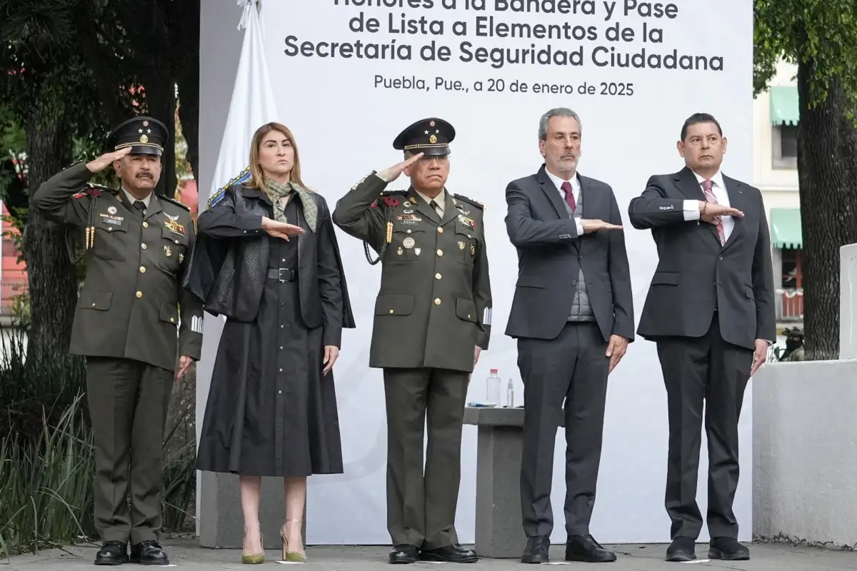 Encabezan Armenta y Chedraui pase de lista a fuerzas municipales en el Zócalo de Puebla