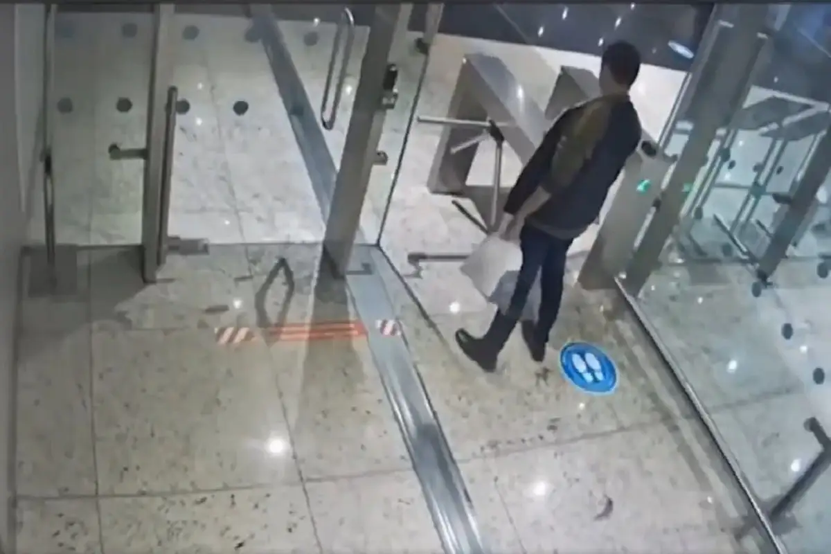 Hombre muere al explotar las drogas que llevaba dentro de su estómago