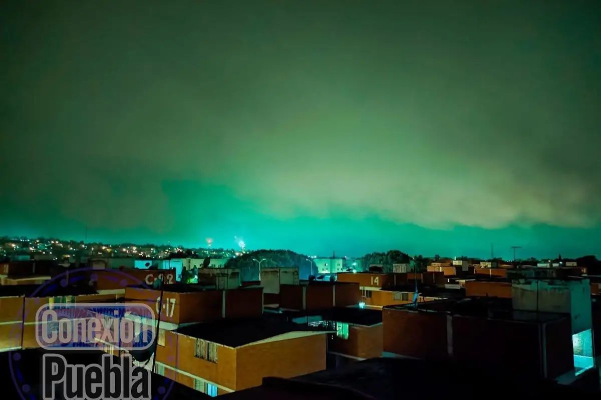 Reportan destellos azules en el cielo durante sismo en Puebla, ¿Qué son las luces de terremoto? 1 Reportan destellos azules en el cielo durante sismo en Puebla, ¿Qué son las luces de terremoto