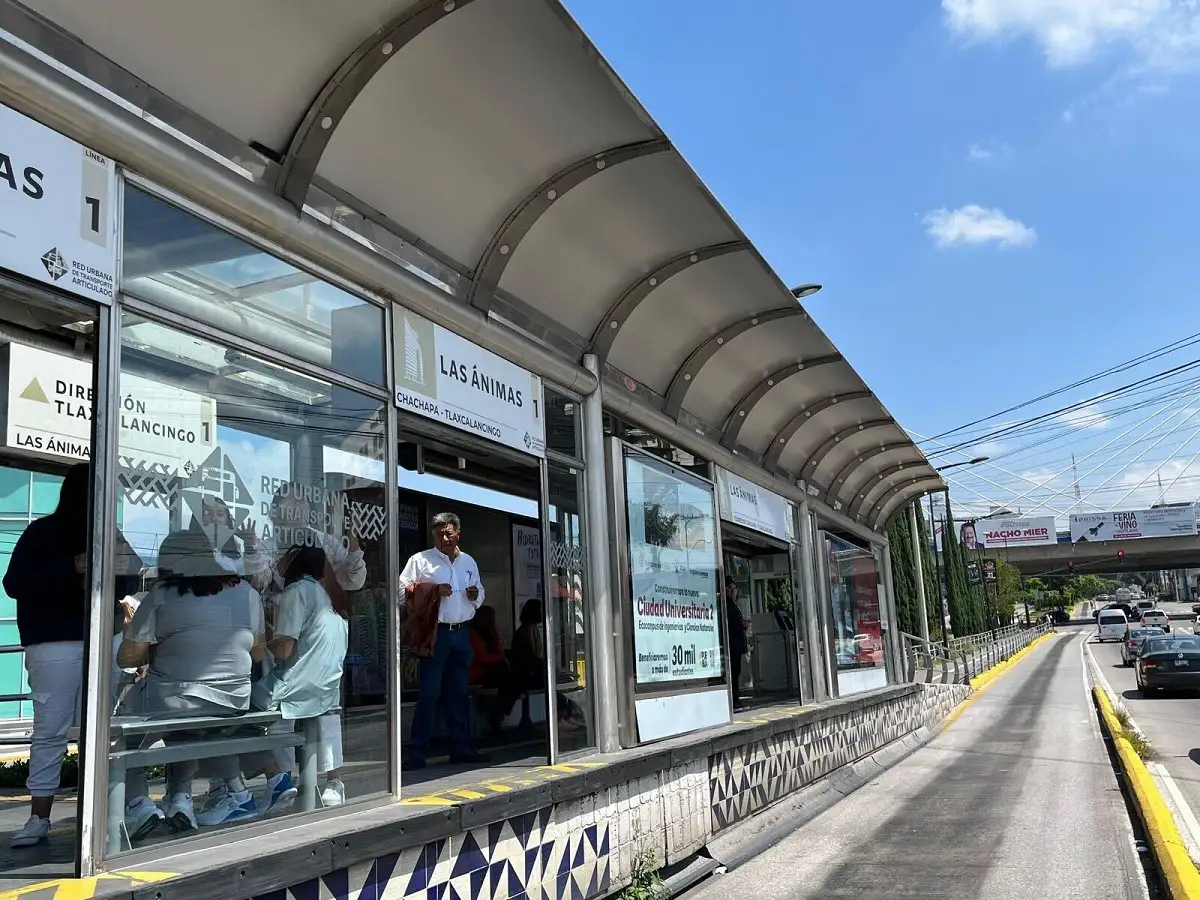 Carril confinado de línea 1 de RUTA en bulevar Atlixco ya no puede ser usado por particulares