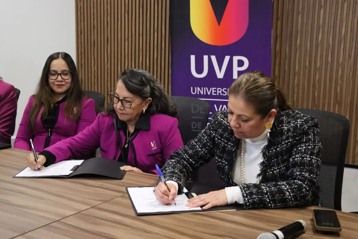 Signan Convenio de colaboración y prestación de servicios UVP y Congreso del Estado 1 Signan Convenio de colaboración y prestación de servicios UVP y Congreso del Estado