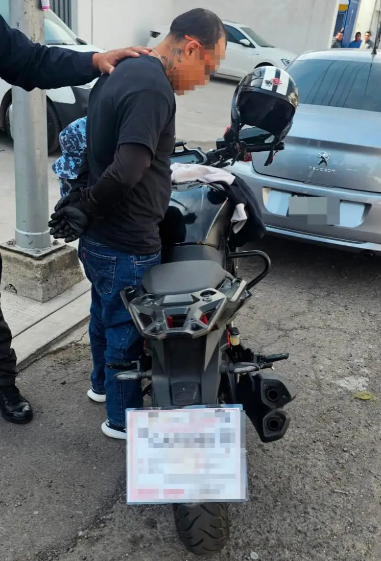 En diferentes acciones, Policía de la Ciudad captura a dos hombres en posesión de armas de fuego y asegura un vehículo con reporte de robo