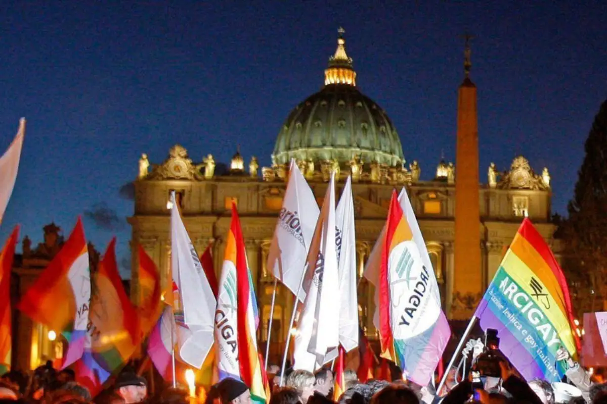 El Vaticano acepta a hombres gay en seminarios de Italia 1 El Vaticano acepta a hombres gay en seminarios de Italia