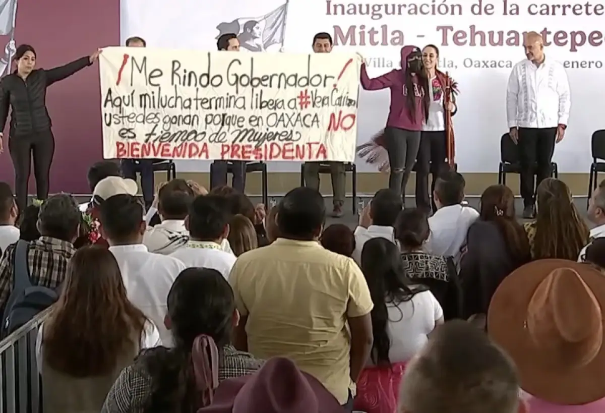 María Elena Ríos Ortiz irrumpe conferencia de Sheinbaum