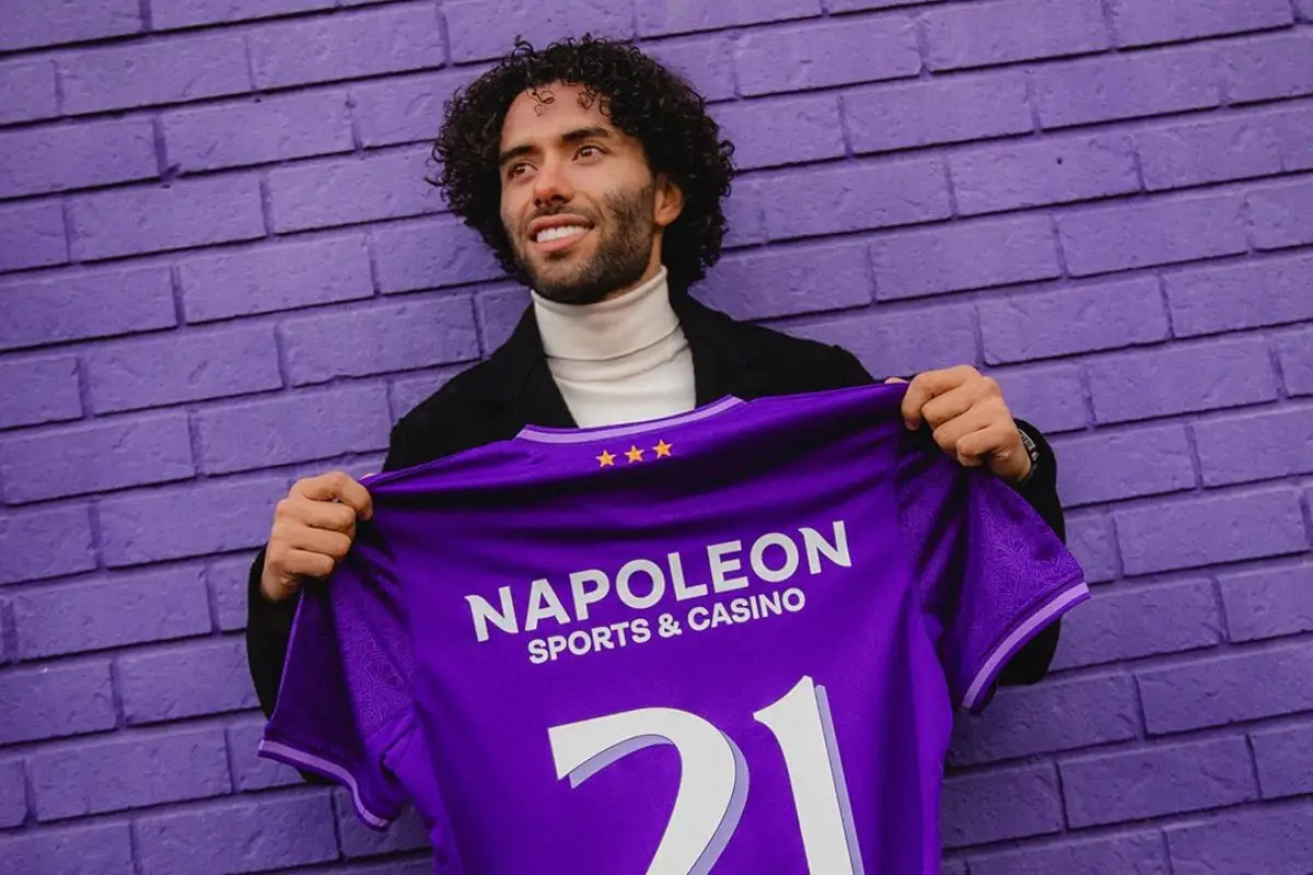 ¿Por qué multarían al Anderlecht tras la presentación del Chino Huerta? 1 ¿Por qué multarían al Anderlecht tras la presentación del Chino Huerta?
