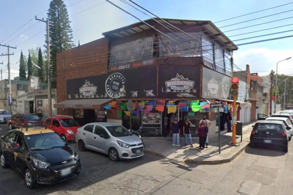 Con todo y cucaracha: así le sirven su comida a comensales de Saborni’s Puebla 1 Con todo y cucaracha: así le sirven su comida a comensal de Saborni's Puebla