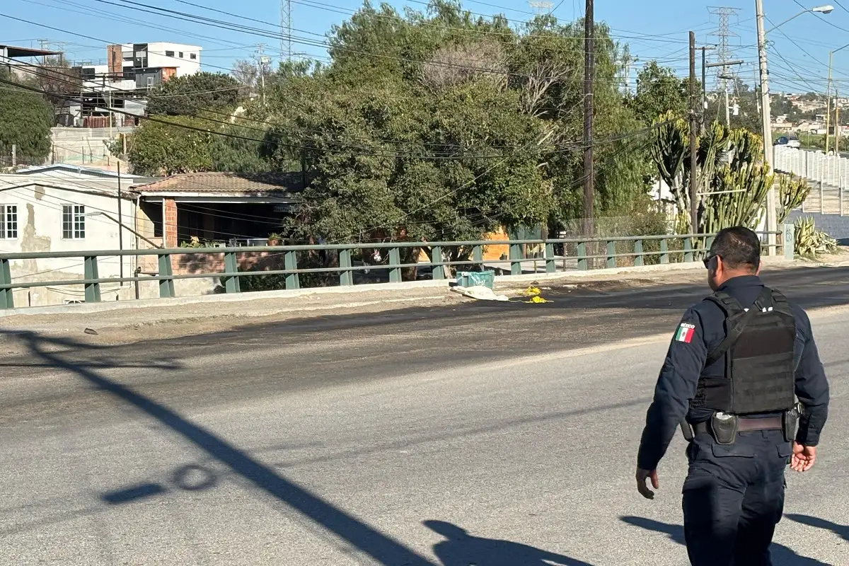 Amenazan a Grupo Firme con cabeza humana y narcomanta en Tijuana