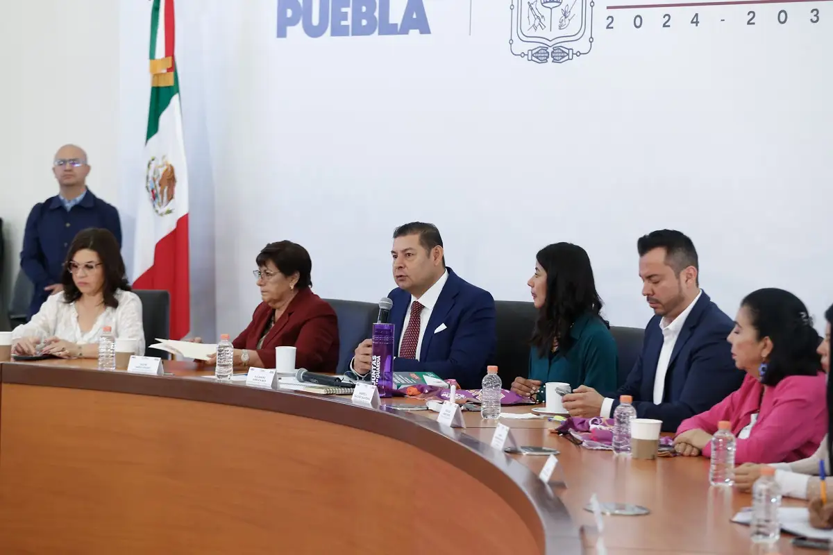 Ampliarán antigüedad de taxis en Puebla a 10 años y les condonarán control vehicular atrasado