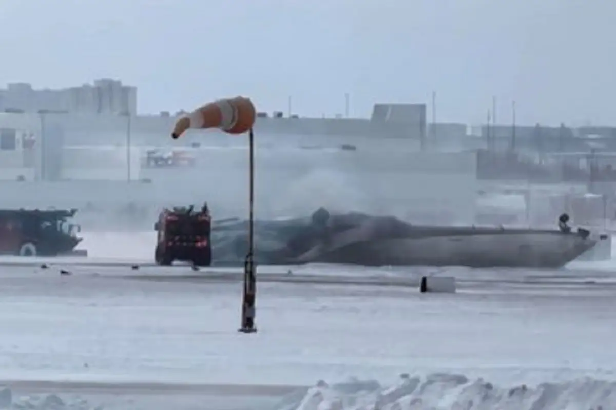 El momento exacto en el que el Avión de Delta Airlines se vuelca en Toronto