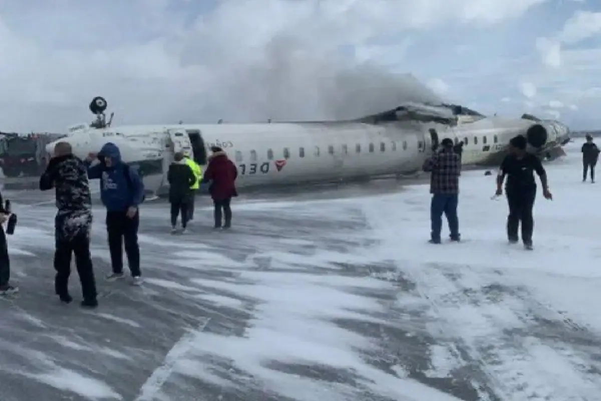 VIDEO: El momento exacto en el que el Avión de Delta Airlines se vuelca en Toronto 1 El momento exacto en el que el Avión de Delta Airlines se vuelca en Toronto