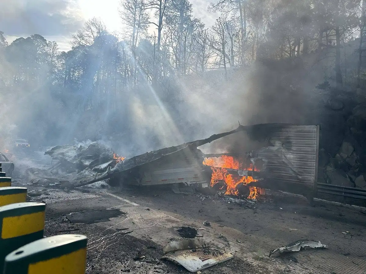 Cierran autopista México-Puebla por incendio de una pipa: esto sabemos 1 Cierran autopista México-Puebla hoy 16 de febrero por incendio de una pipa esto se sabemos