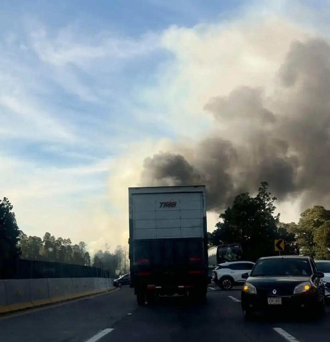 Cierran autopista México-Puebla por incendio de una pipa esto se sabemos