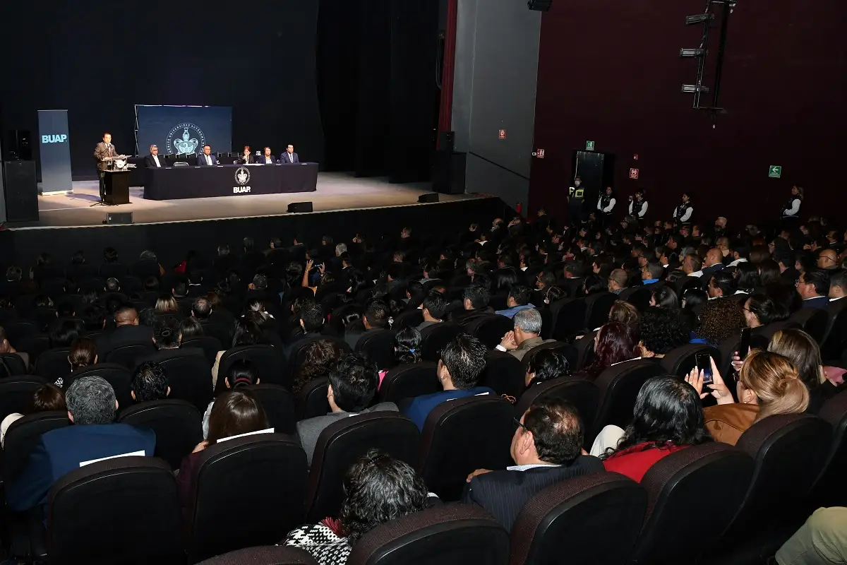 Entrega Lilia Cedillo 291 definitividades a personal docente