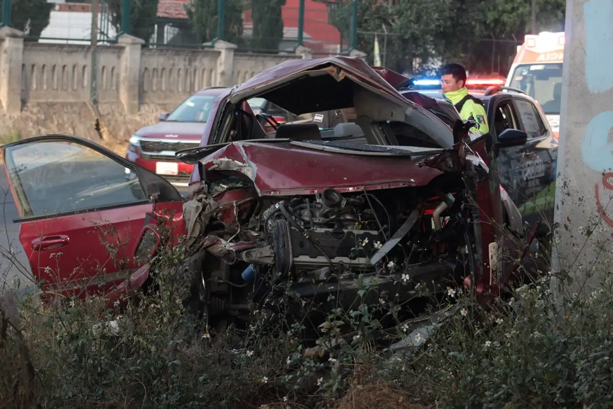 Estudiante de la Anáhuac queda prensado tras chocar contra un camión en la Puebla-Atlixco 1 Estudiante de la Anáhuac queda prensado tras chocar contra un camión en la Puebla-Atlixco
