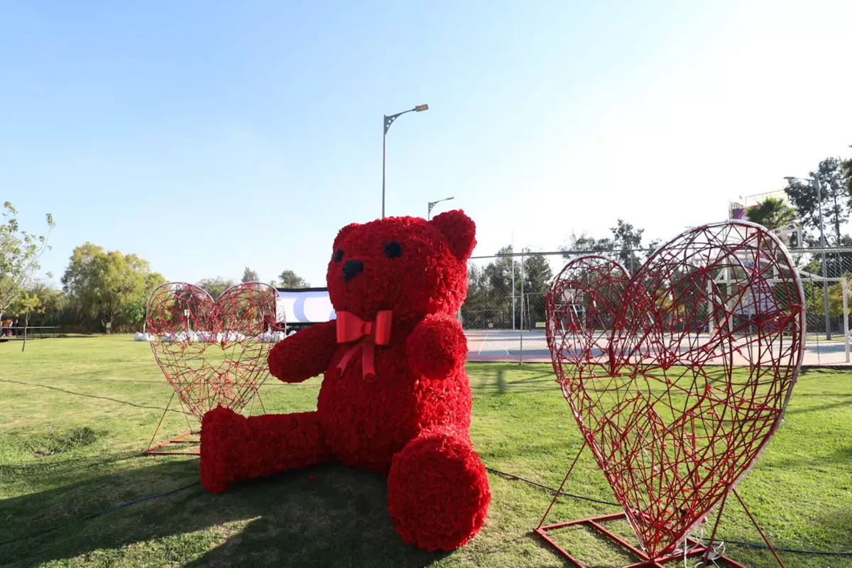 (FOTOS ) Comienza instalación del Festival del Amor en Puebla: Esto encontrarás 2 inició la instalación del festival del amor en Puebla