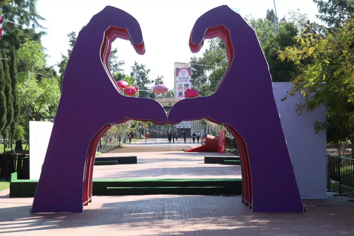 (FOTOS ) Comienza instalación del Festival del Amor en Puebla: Esto encontrarás 7 Festival del Amor Puebla febrero